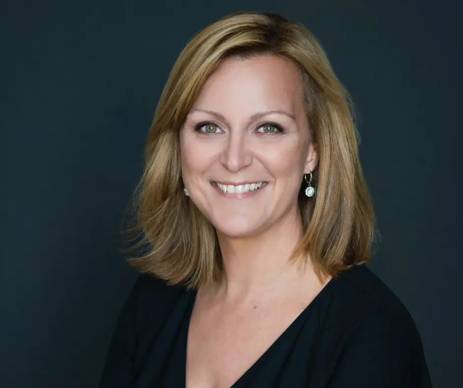 Smiling woman with shoulder-length blonde hair
